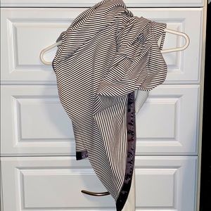 Reversible Lululemon scarf! Great condition!